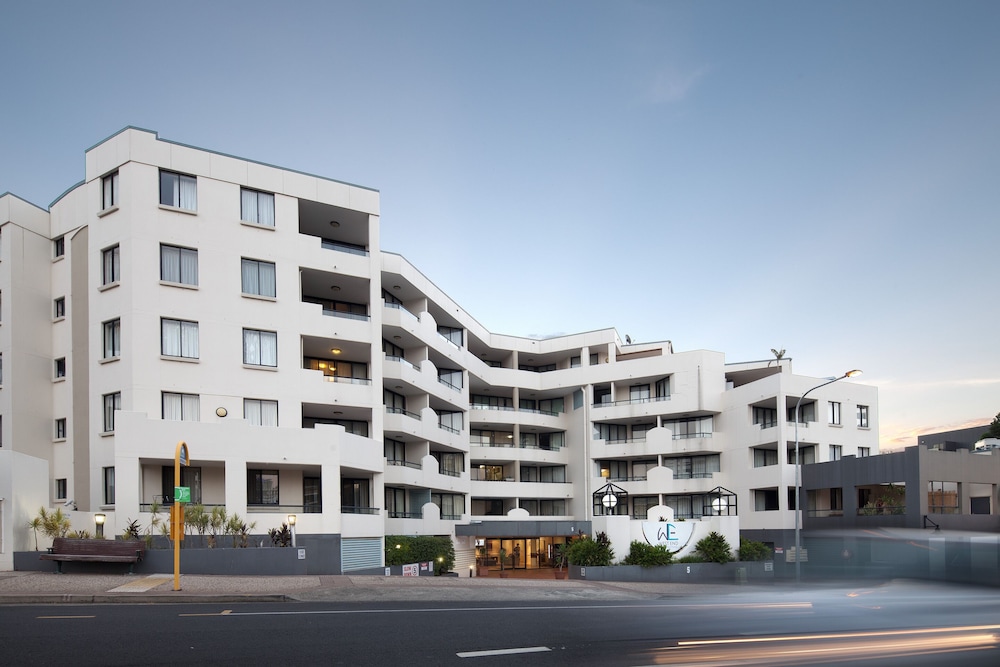 West End Central Apartments 8/56