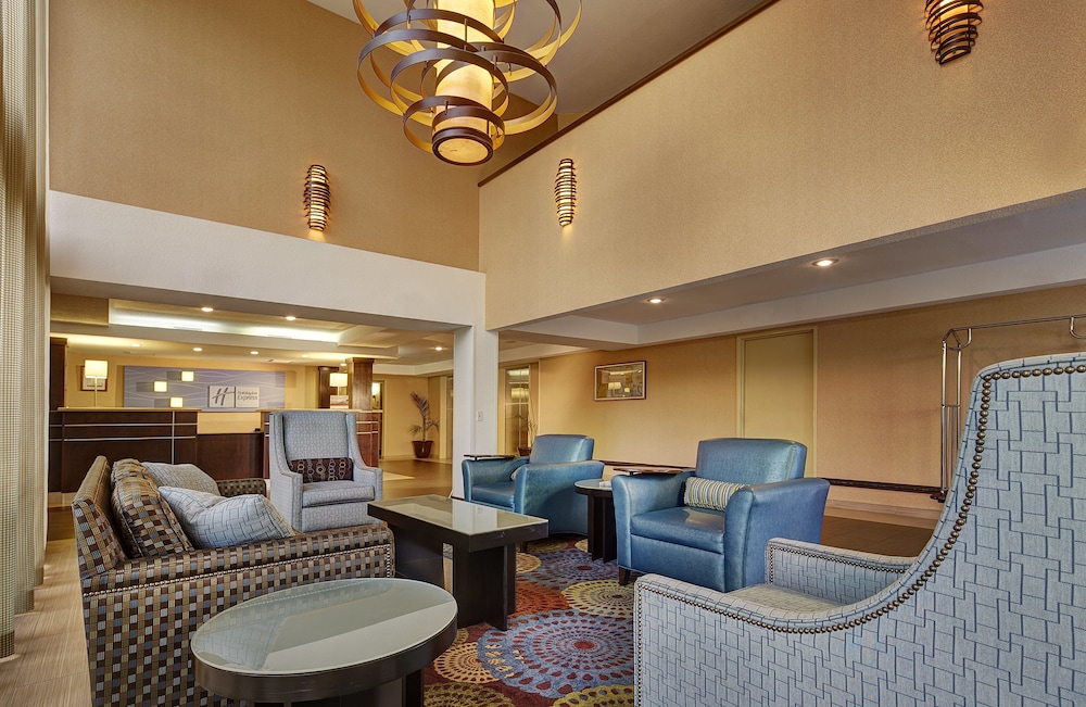 Holiday Inn Express San Diego South National City 53/73
