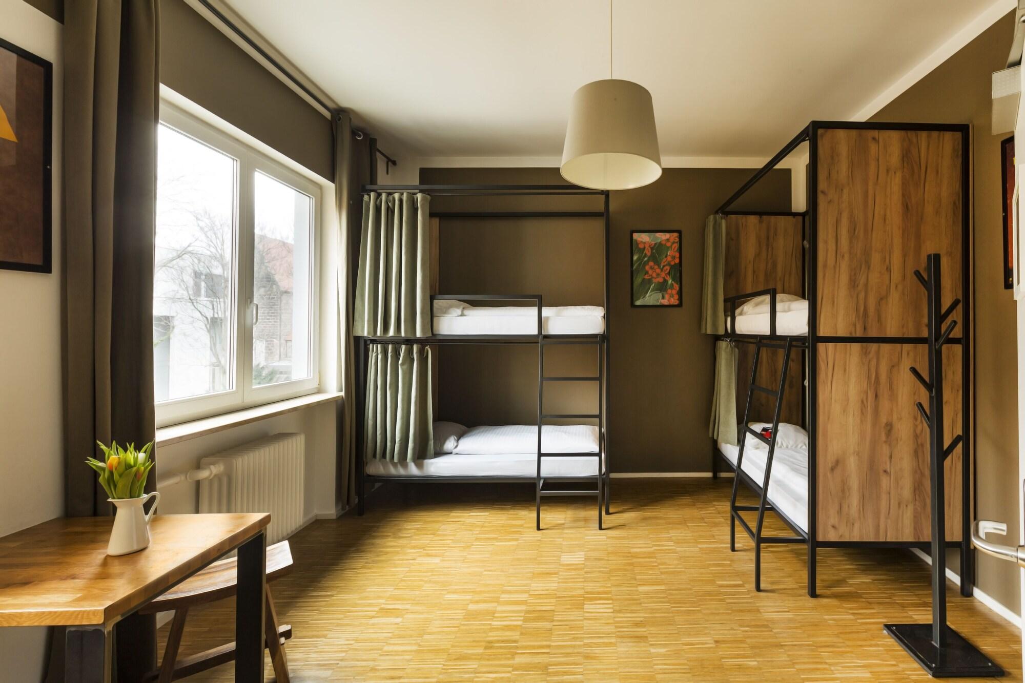 Mixed Dorm, 4 People