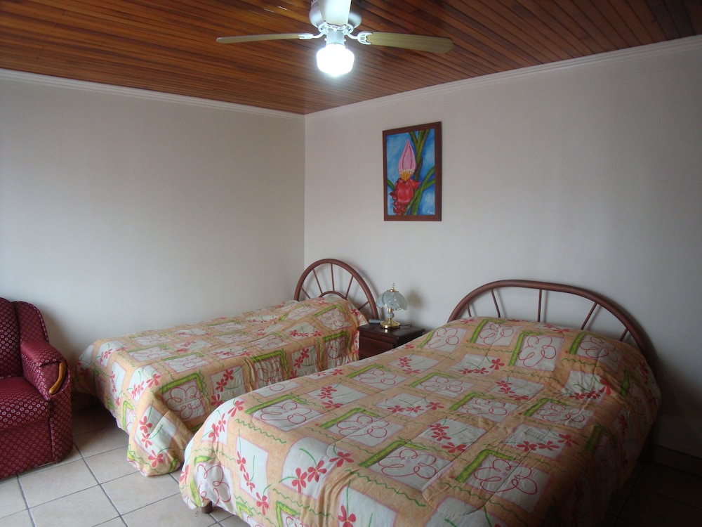 STANDARD, QUADRUPLE, 2 DOUBLE BEDS, PRIVATE BATHROOM, ANNEX