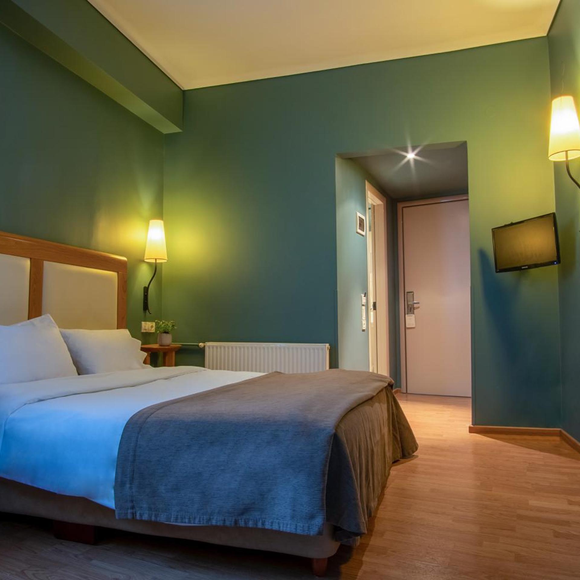 SINGLE ROOM