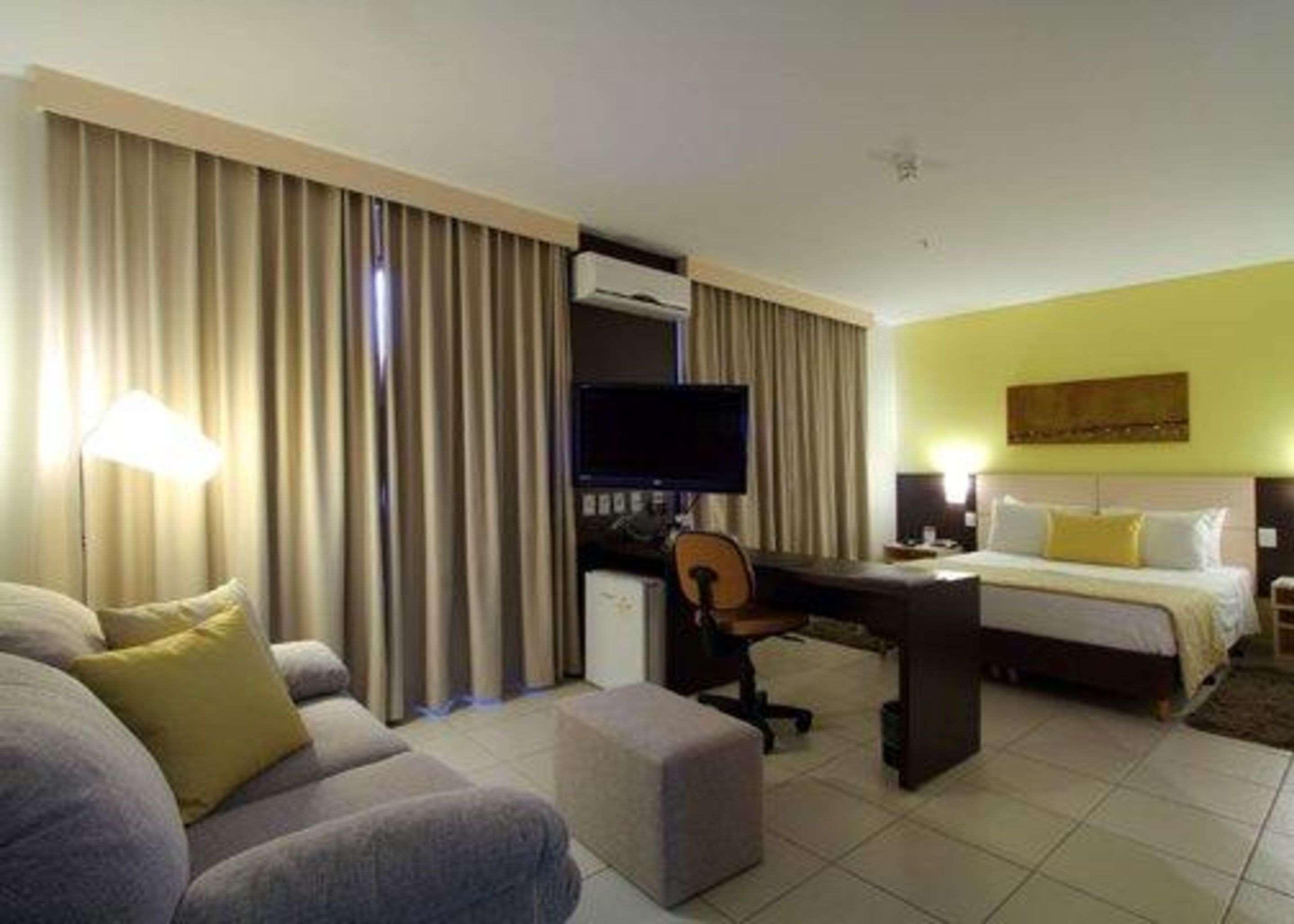 ROOM, QUEEN BED