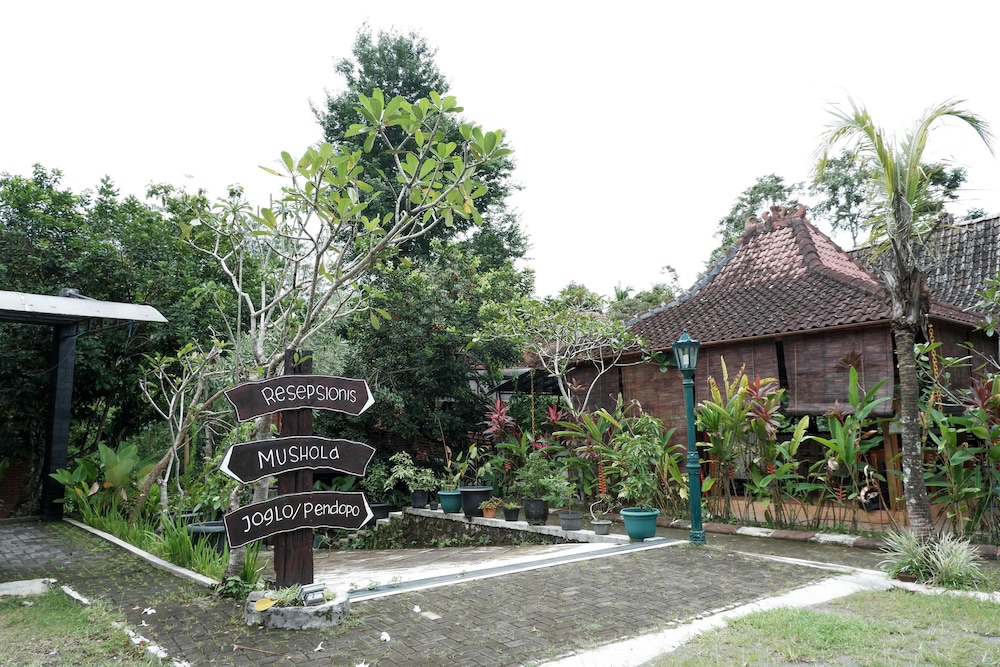 OYO 550 Kebon Krapyak Cottage Syariah 30/42