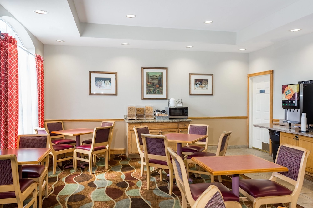 Baymont by Wyndham Fort Myers Airport 31/41