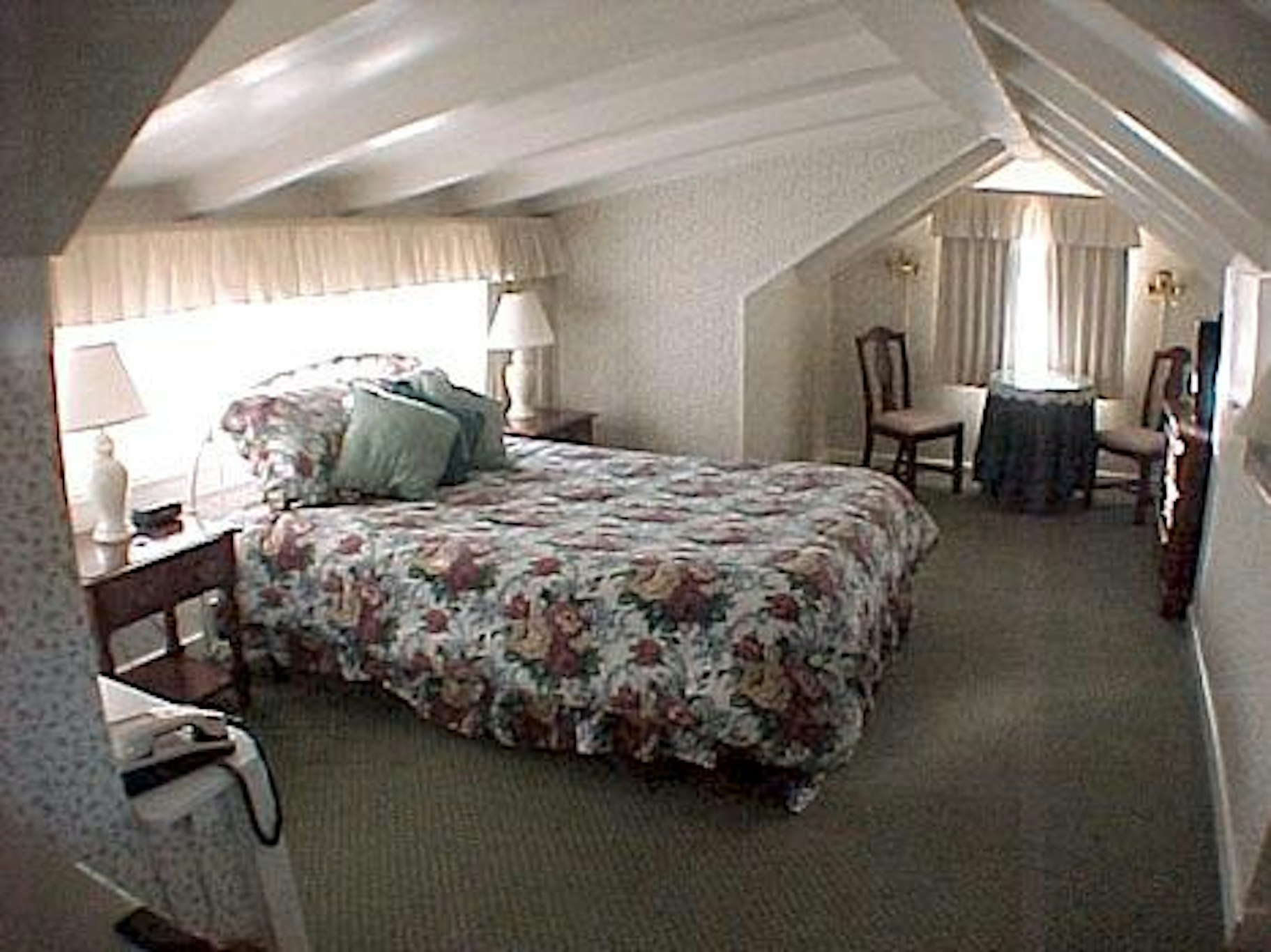 Carmel Green Lantern Inn 6/8
