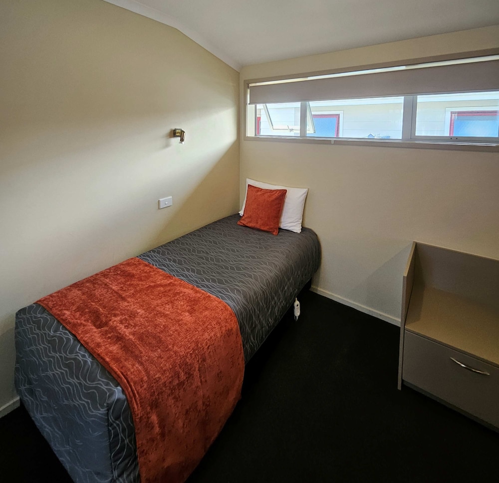 Scenicland Motels 23/69