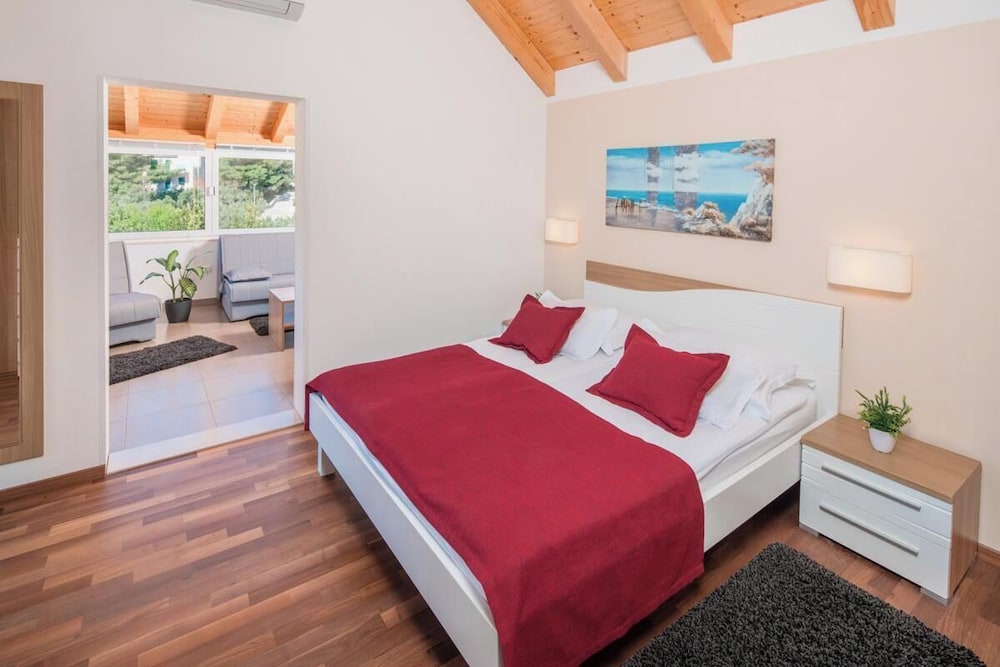Junior Suite, Queen Bed, Pool View, Sofa, Annex