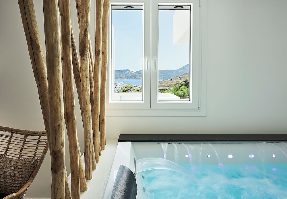 Nirome Luxury Suites 27/50