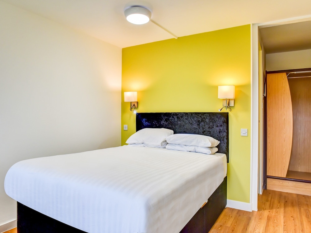 OYO The Hotel Rafiya, Redditch 15/20