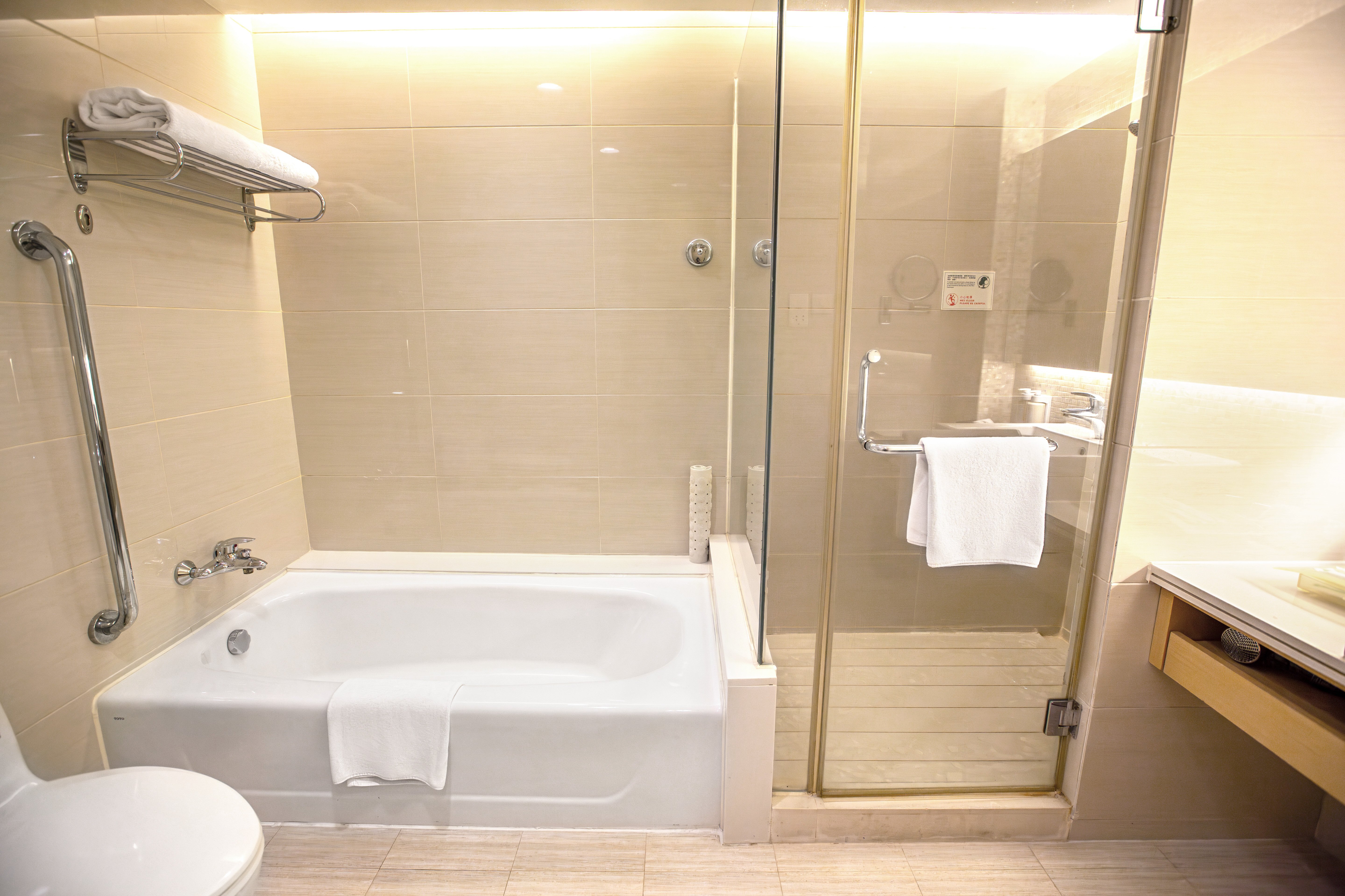 HOLIDAY INN MACAU 72/79