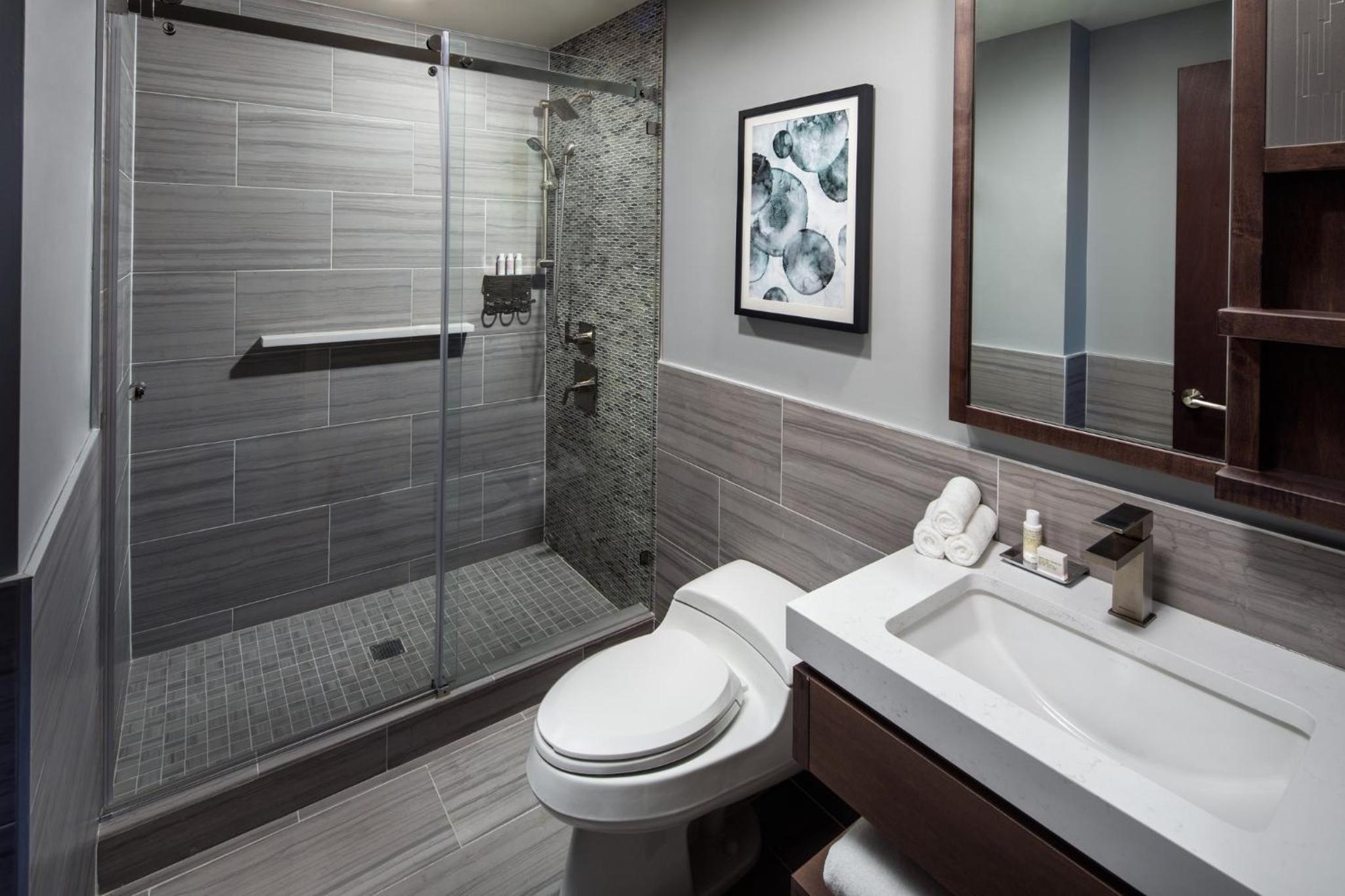 غرفة قياسية بسرير كينج وسرير كوين، Hotel Indigo Flushing 3/4