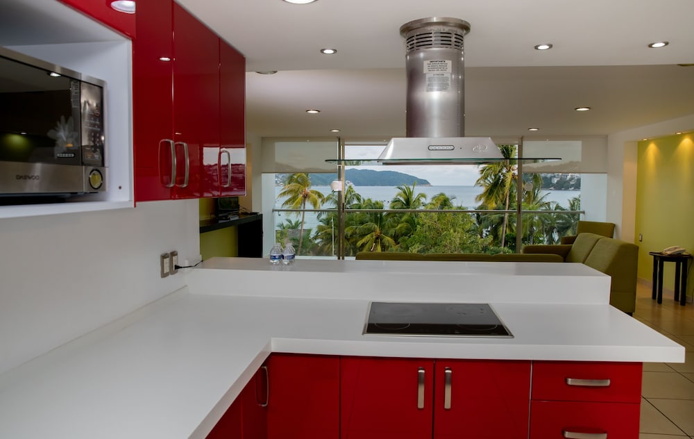 Ramada by Wyndham Acapulco Hotel and Suites 13/61