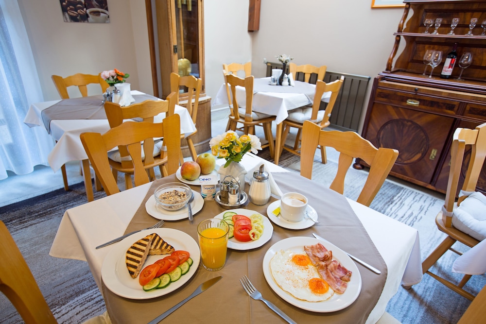 Helios Hotel Pension 49/73