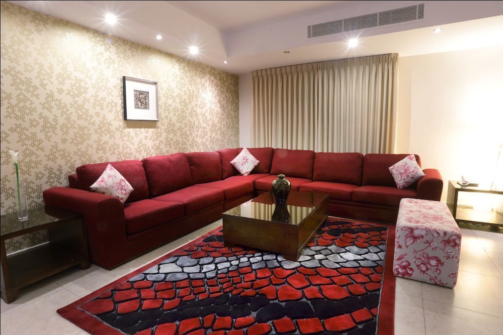 CITY ROSE HOTEL SUITES 40/67