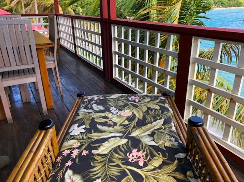 Bequia Beachfront Villa Hotel 7/83