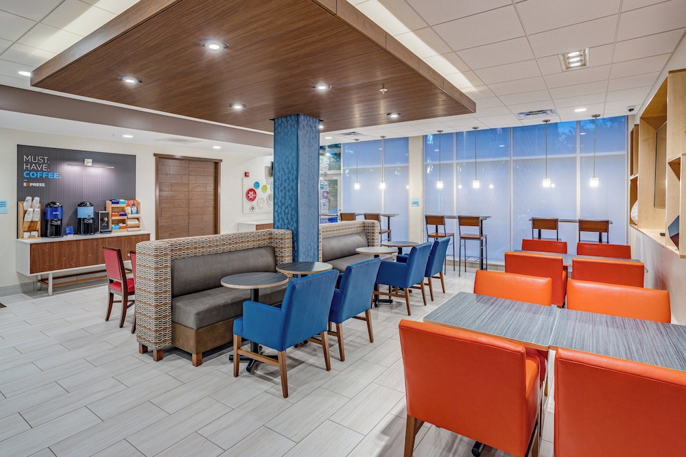 Holiday Inn Express & Suites Elkhart North 30/38