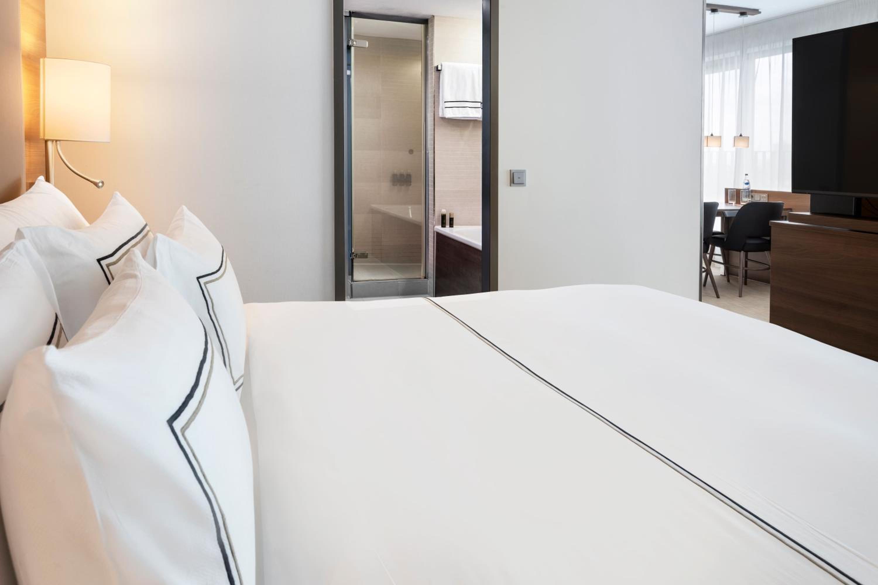 The Level, Executive, Suite, King Bed