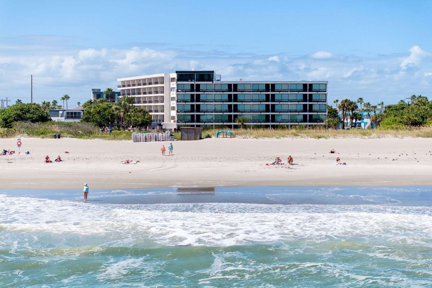 La Quinta Inn & Suites by Wyndham Cocoa Beach Oceanfront 44/54