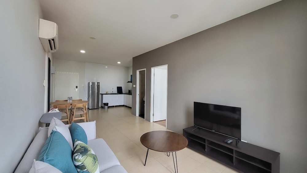 Roxy Hotel Apartment 43/58