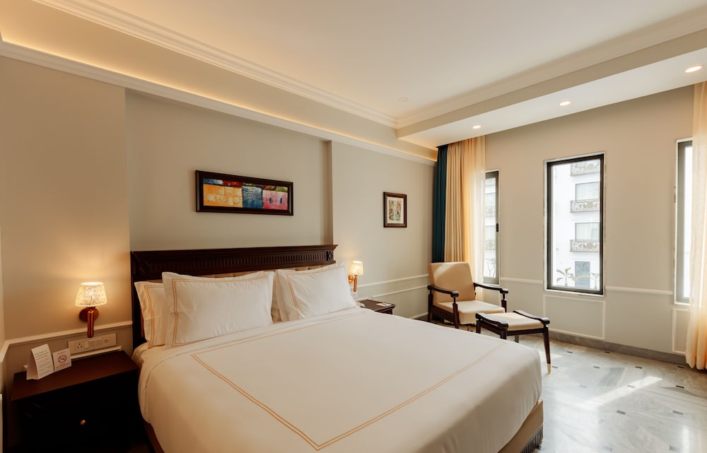DELUXE, DOUBLE BED, POOL VIEW