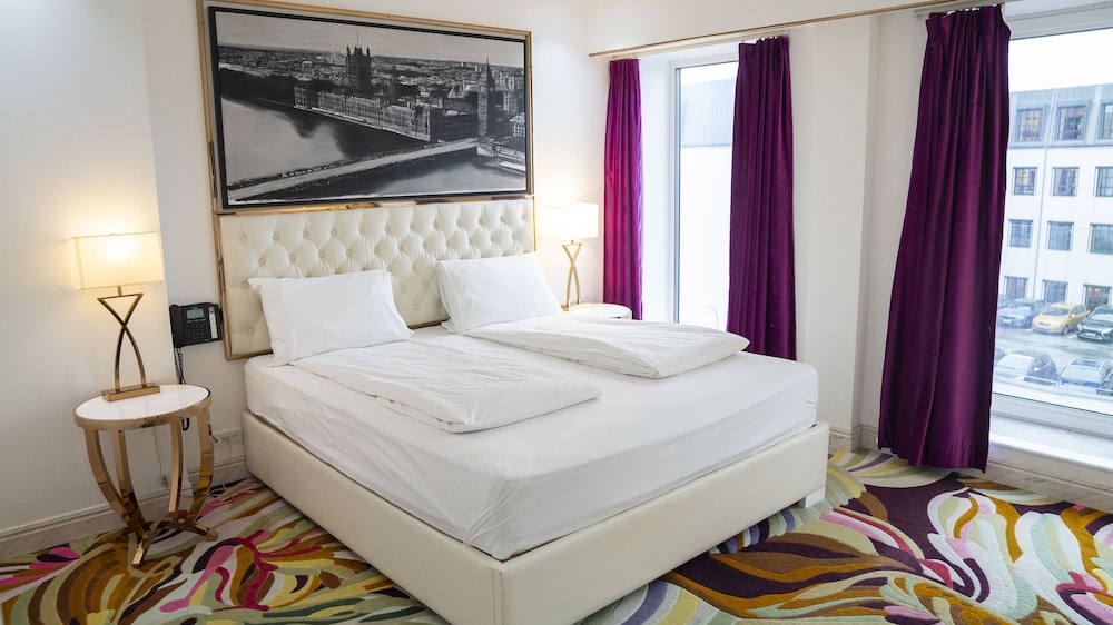 Room, Double Bed