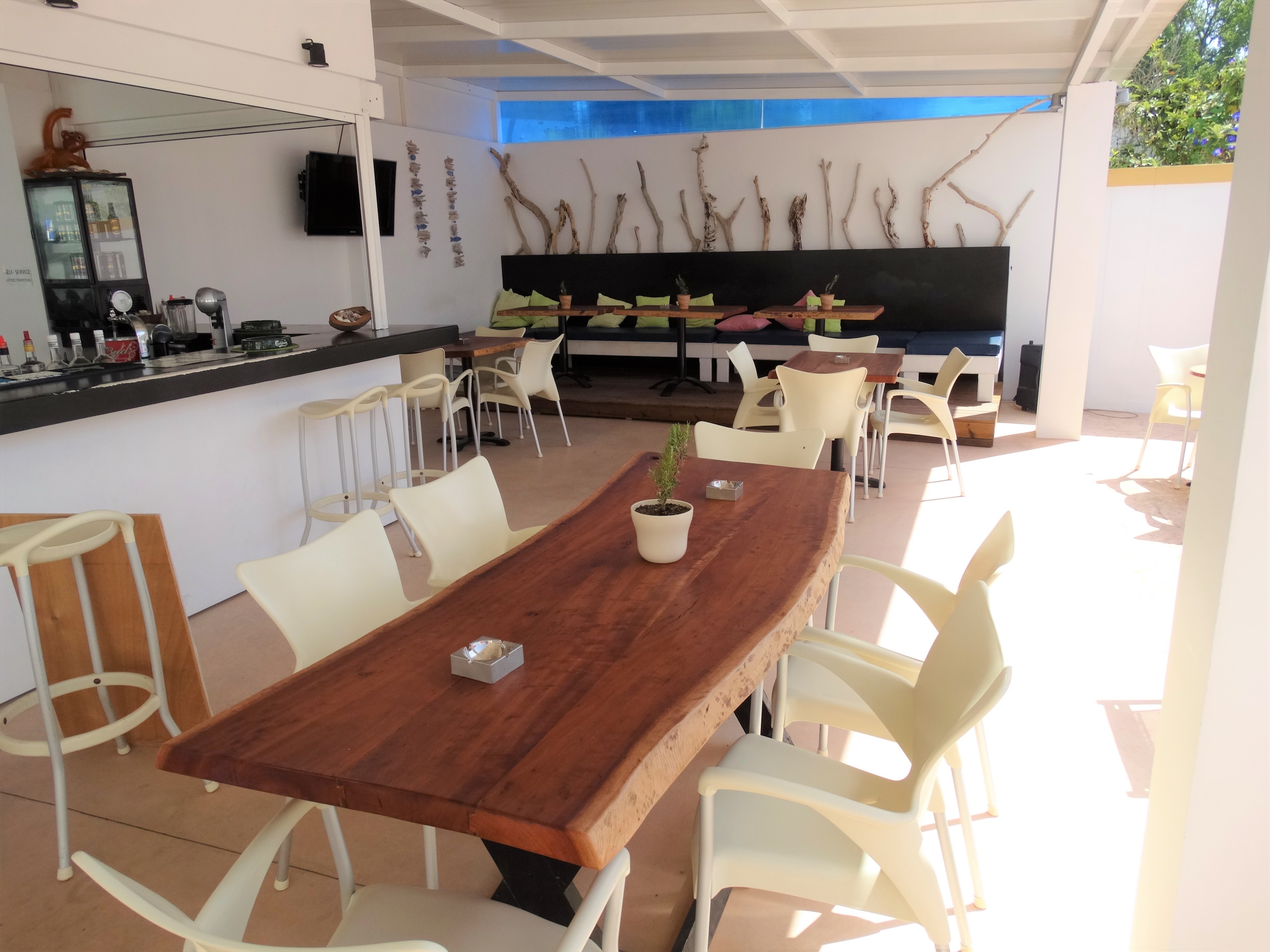 Oasis Beach Club 18/42