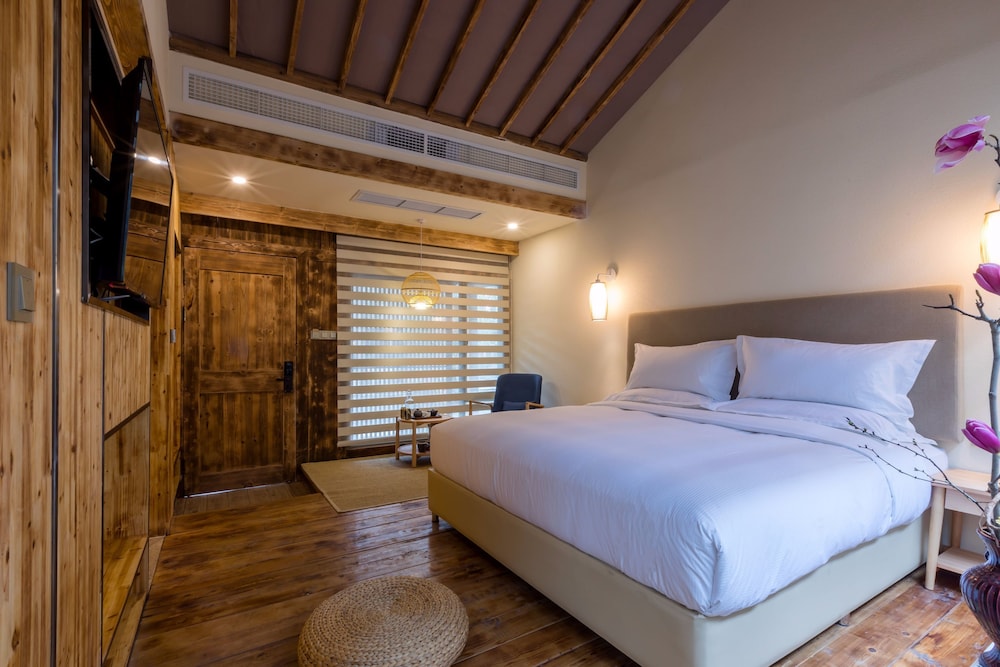 Design, King Bed, Hot Tub