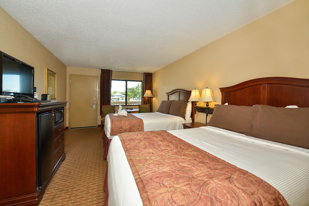 Best Western Plus Landing View Inn & Suites 11/51
