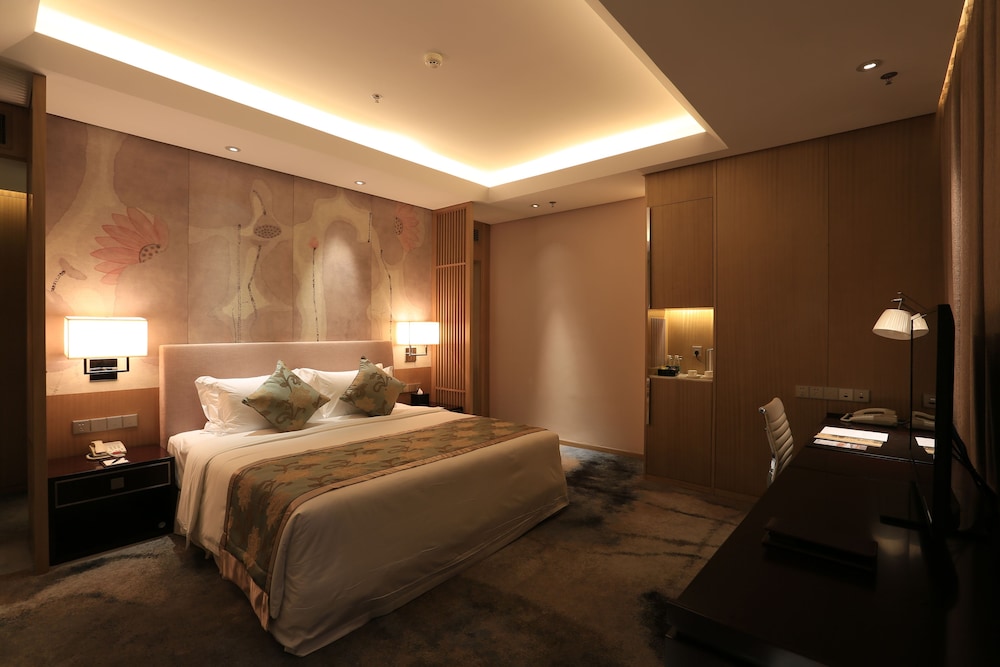 NARADA GRAND HOTEL 18/40