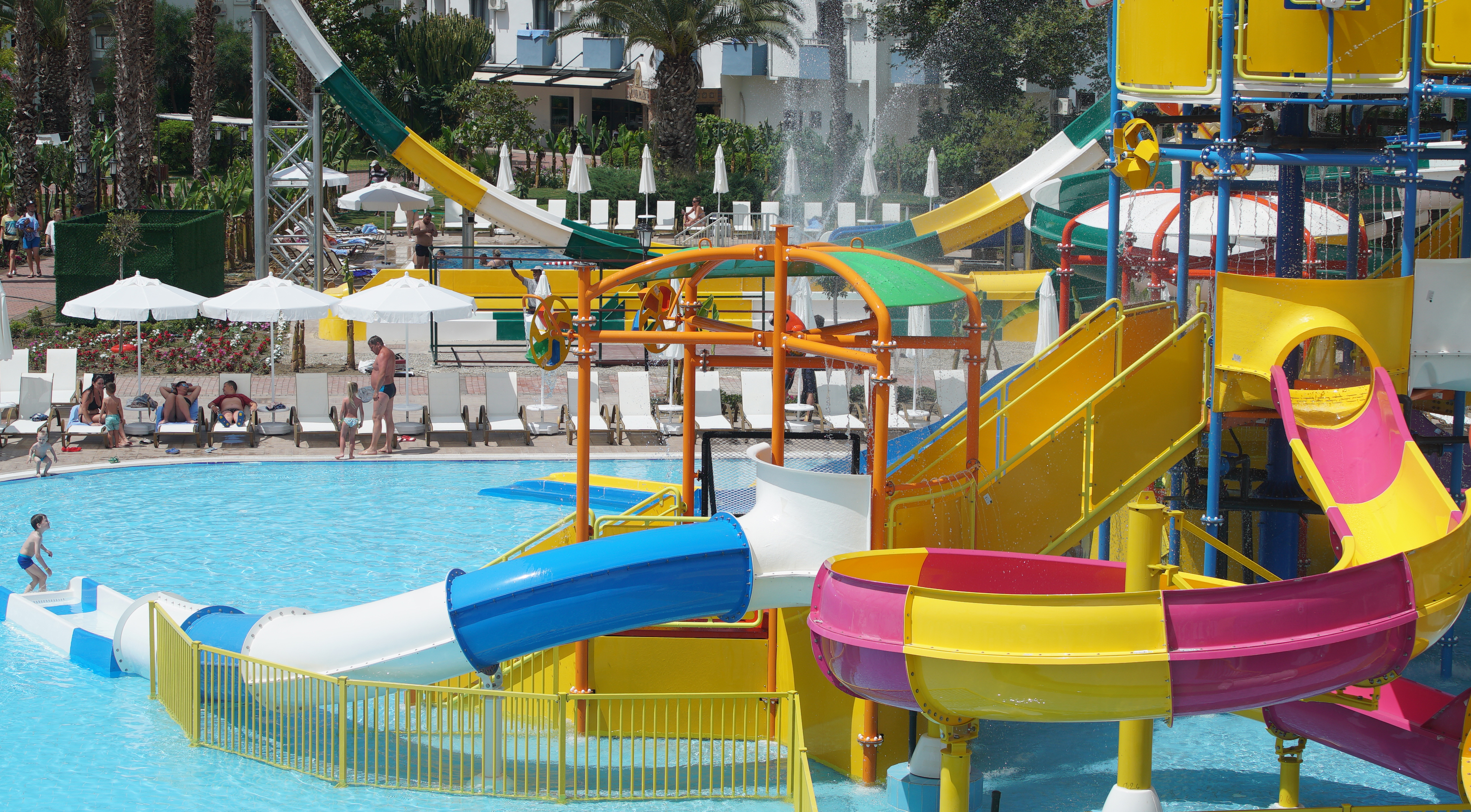 Club Aqua Plaza Hotel 42/50