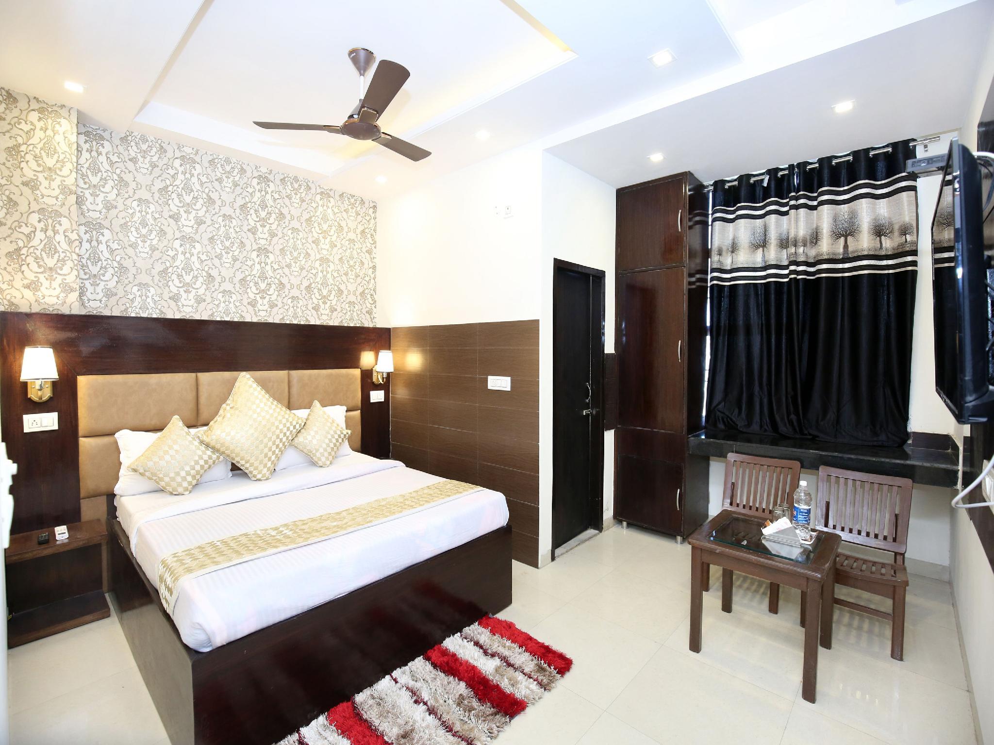 Super, Deluxe, Double Bed