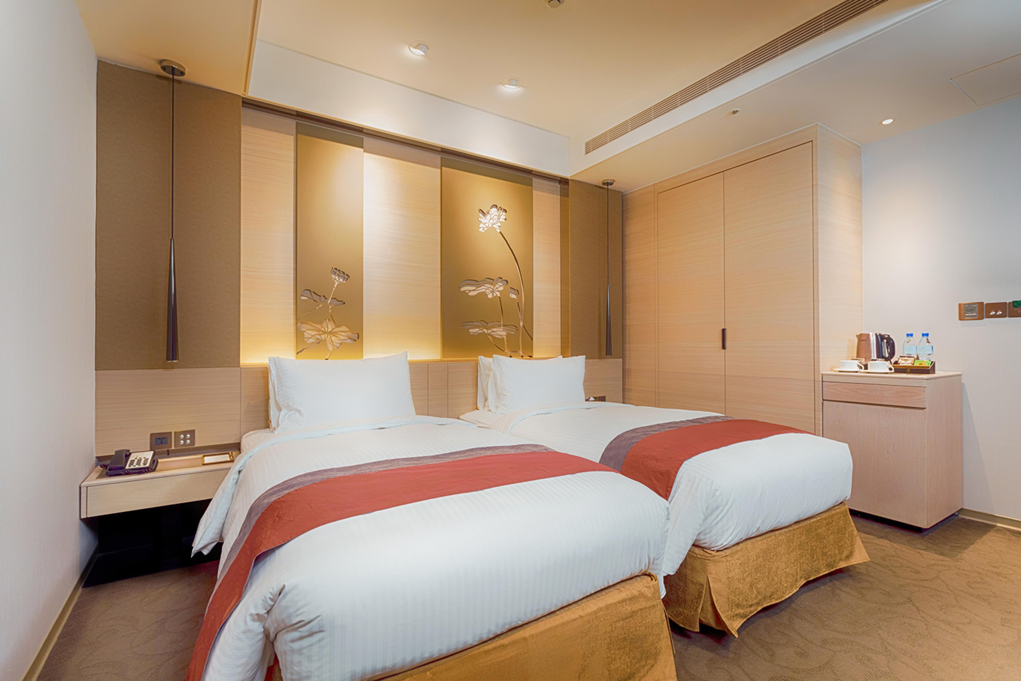 Inner, Twin Beds