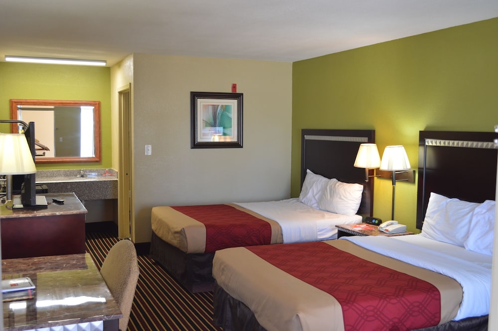Econo Lodge Lake Charles University Area 24/48