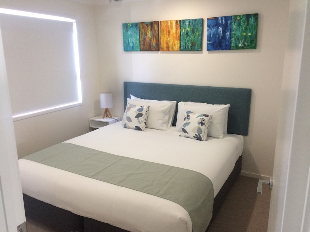 3 BEDROOMS, TOWN HOUSE