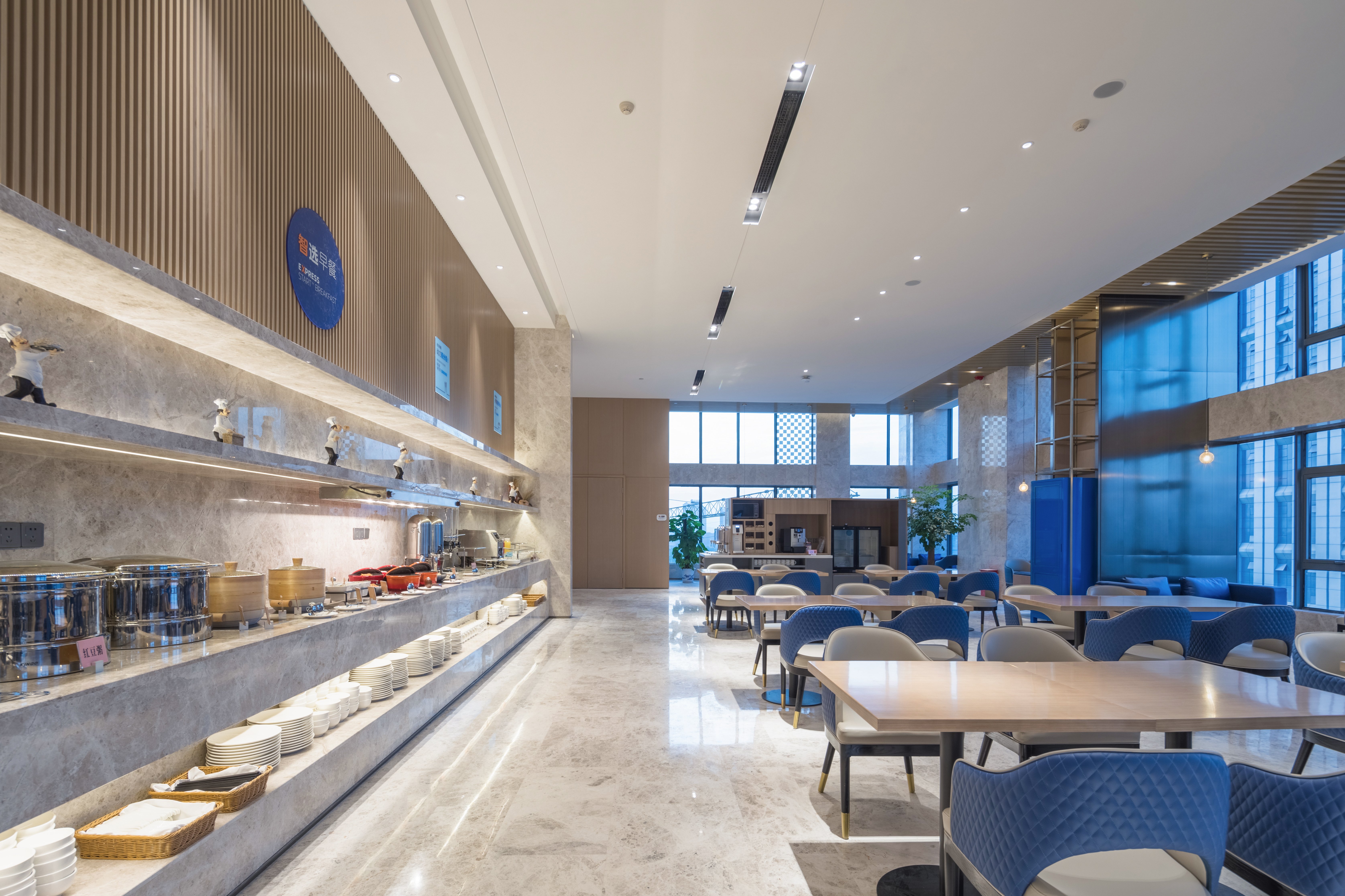 Holiday Inn Express Nanchang West Station 24/27