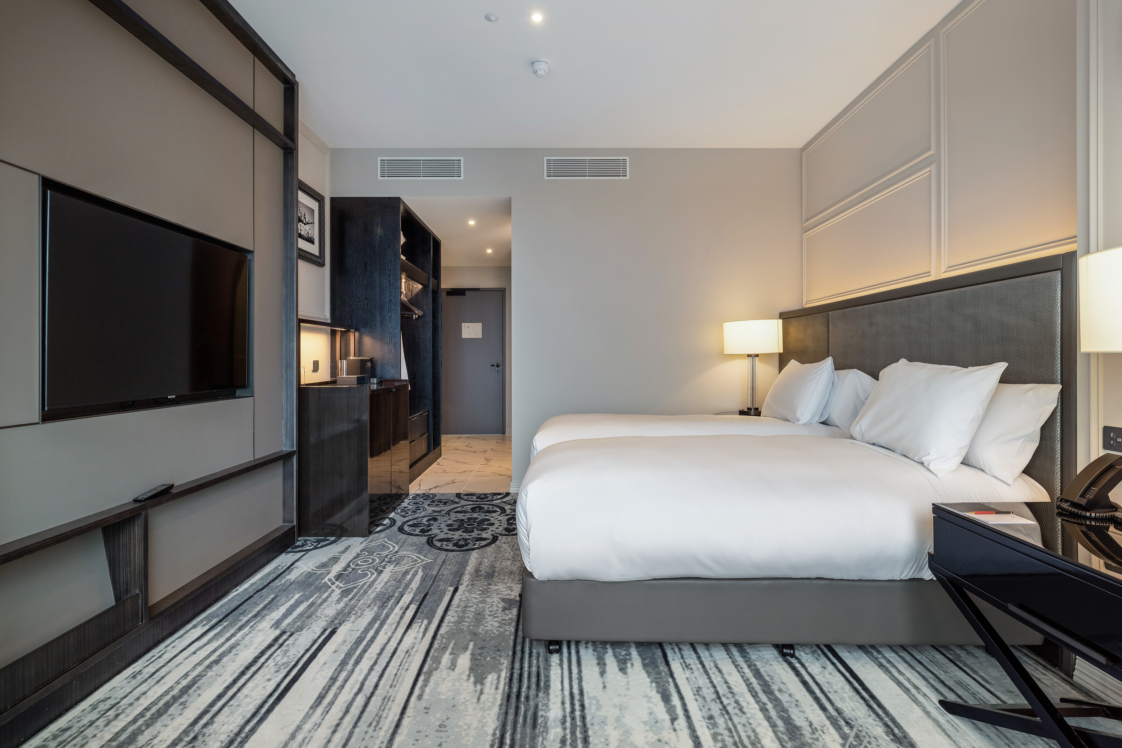 SUPERIOR, TWIN BEDS, ACCESSIBLE