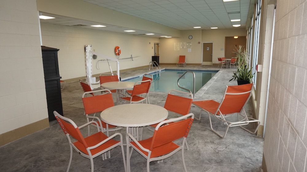 Best Western Airport Inn And Suites Cleveland 32/37