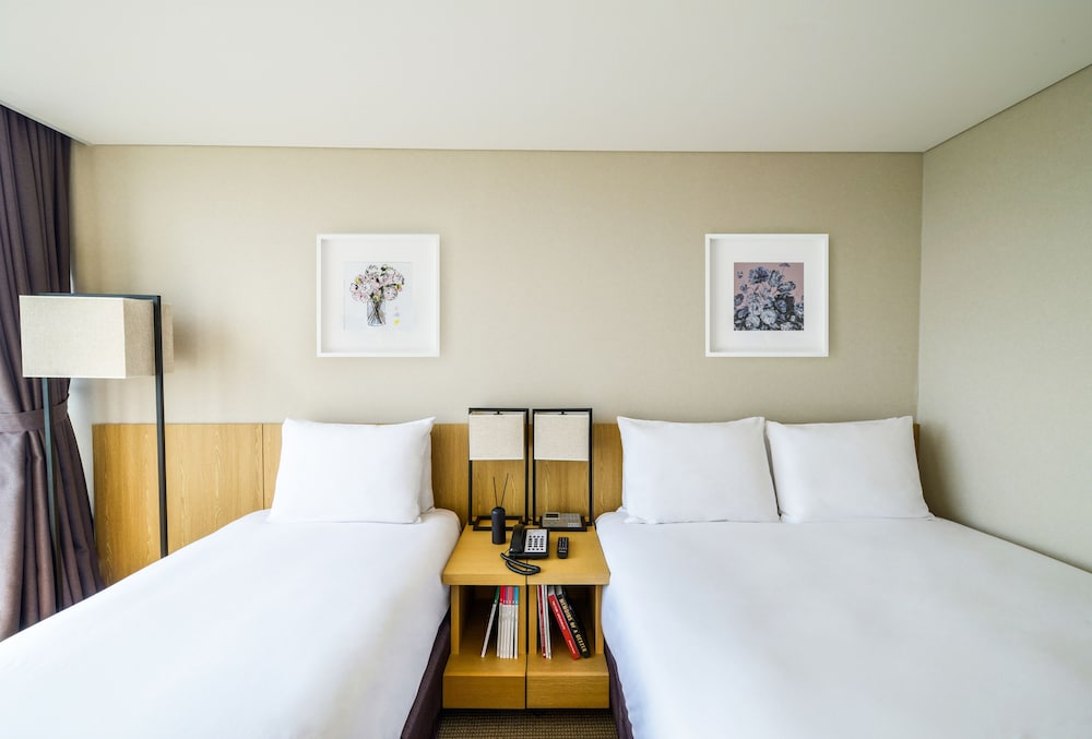 Harbor Park Hotel 24/51