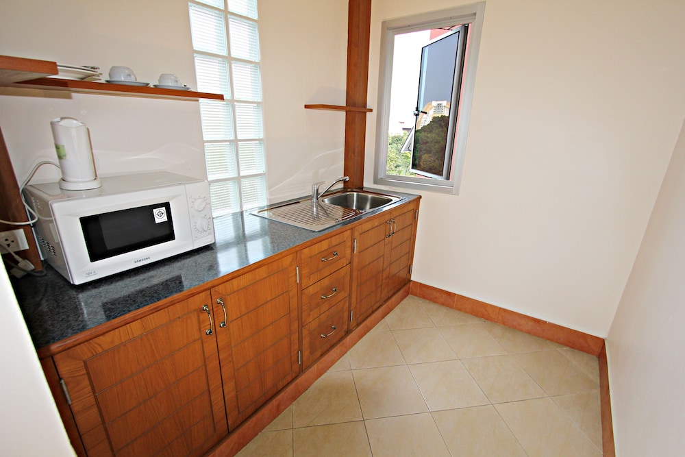Lek Villa 12/59