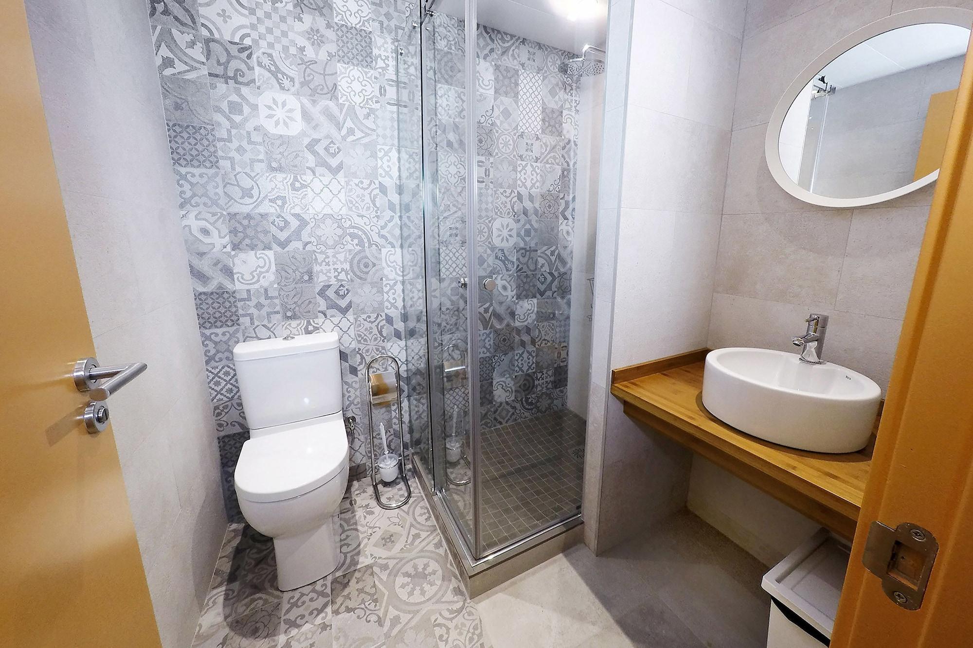 Room, Triple, Multiple Beds, Private Bathroom