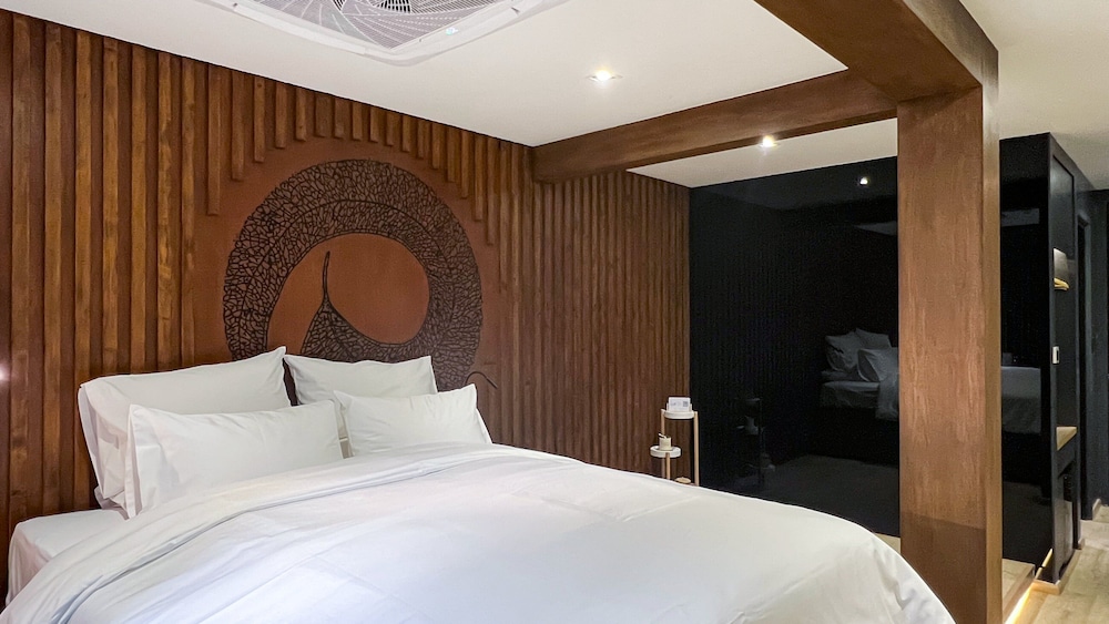 The Nhorm Hotel Ratchada 18/45