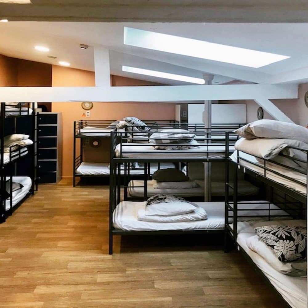 Trendy Hostel 18/35