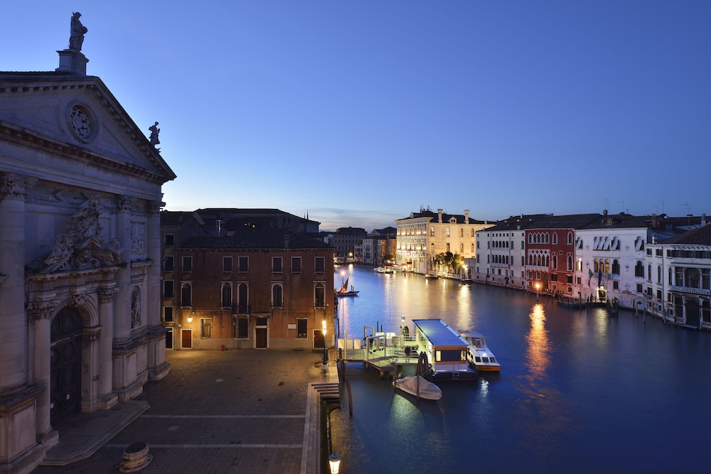 PALAZZO GIOVANELLI - GRAN CANAL 66/75