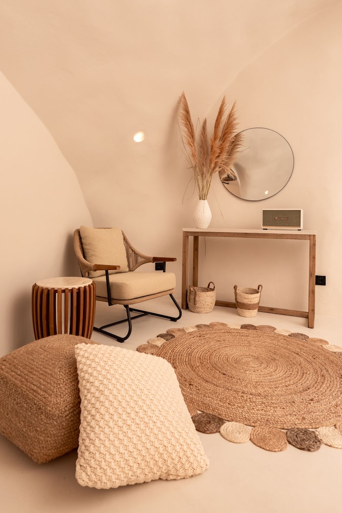 TWENTY ONE SUITES 44/60