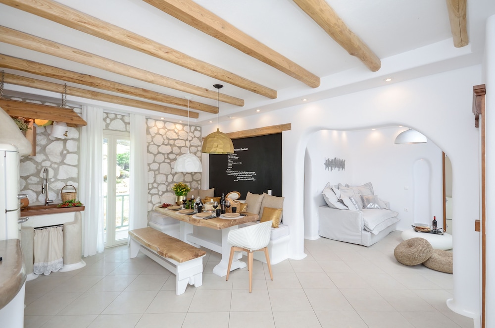 Naxos Euphoria Suites 49/69