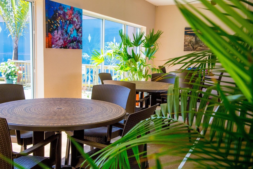 Flagship Oceanfront 24/39
