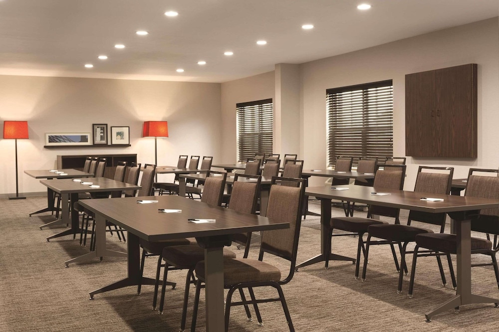 Country Inn & Suites by Radisson, Bentonville South - Rogers, AR 30/33