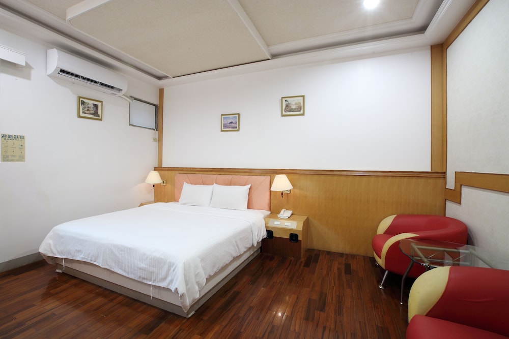 Long Shan Hotel 19/68
