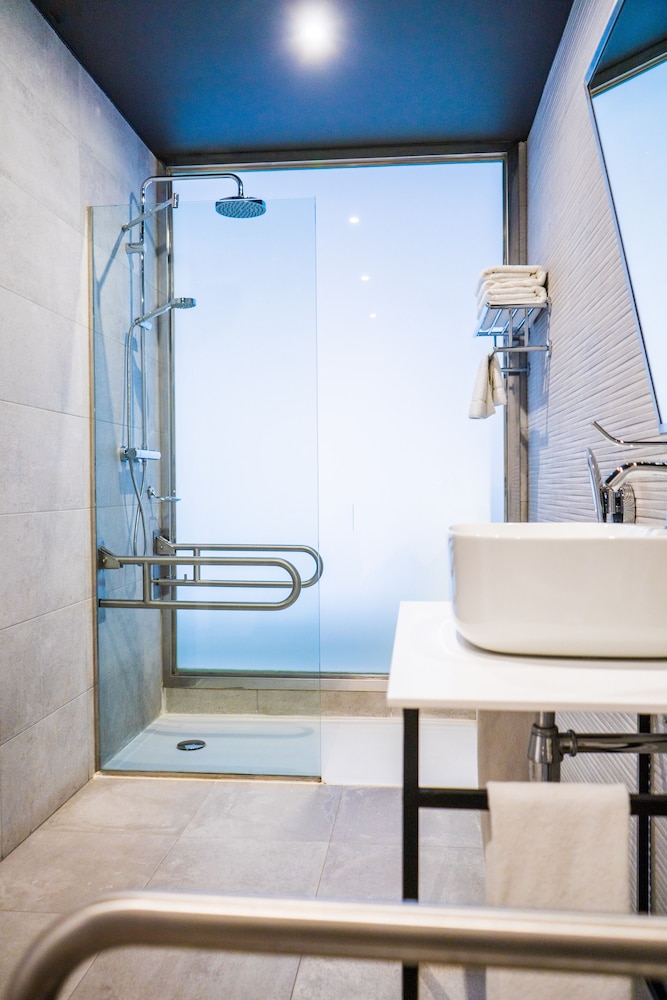 Moon Hotel Spa 50/50