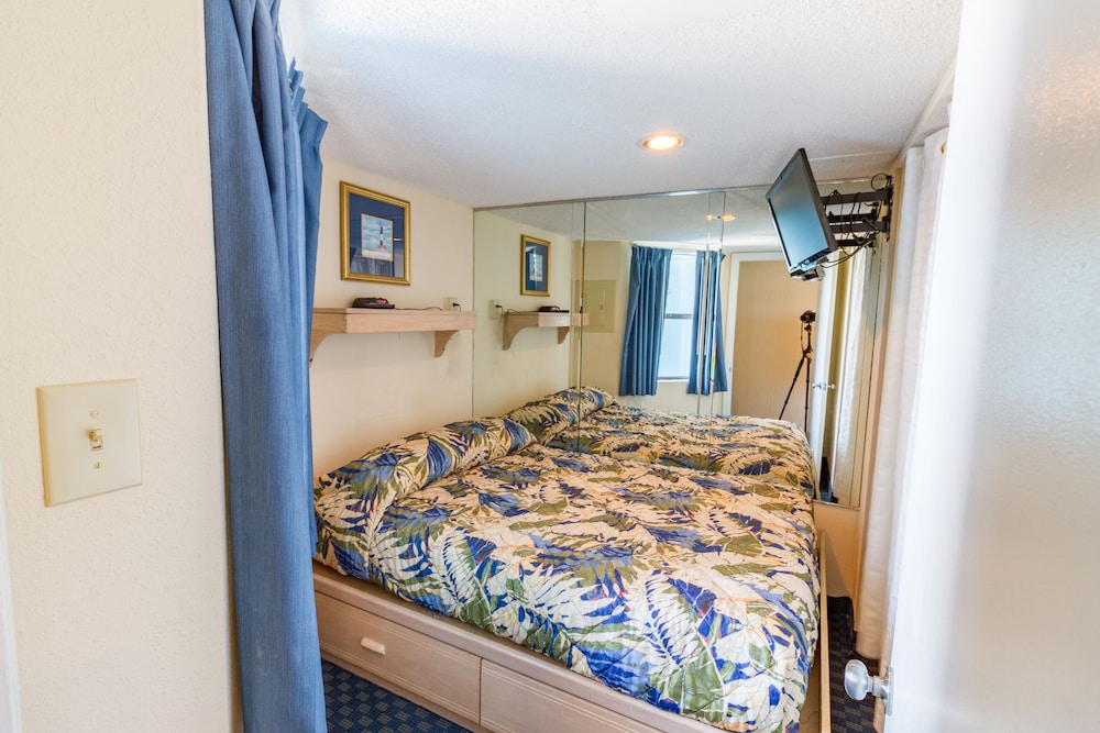 Yachtsman Resort 8/92